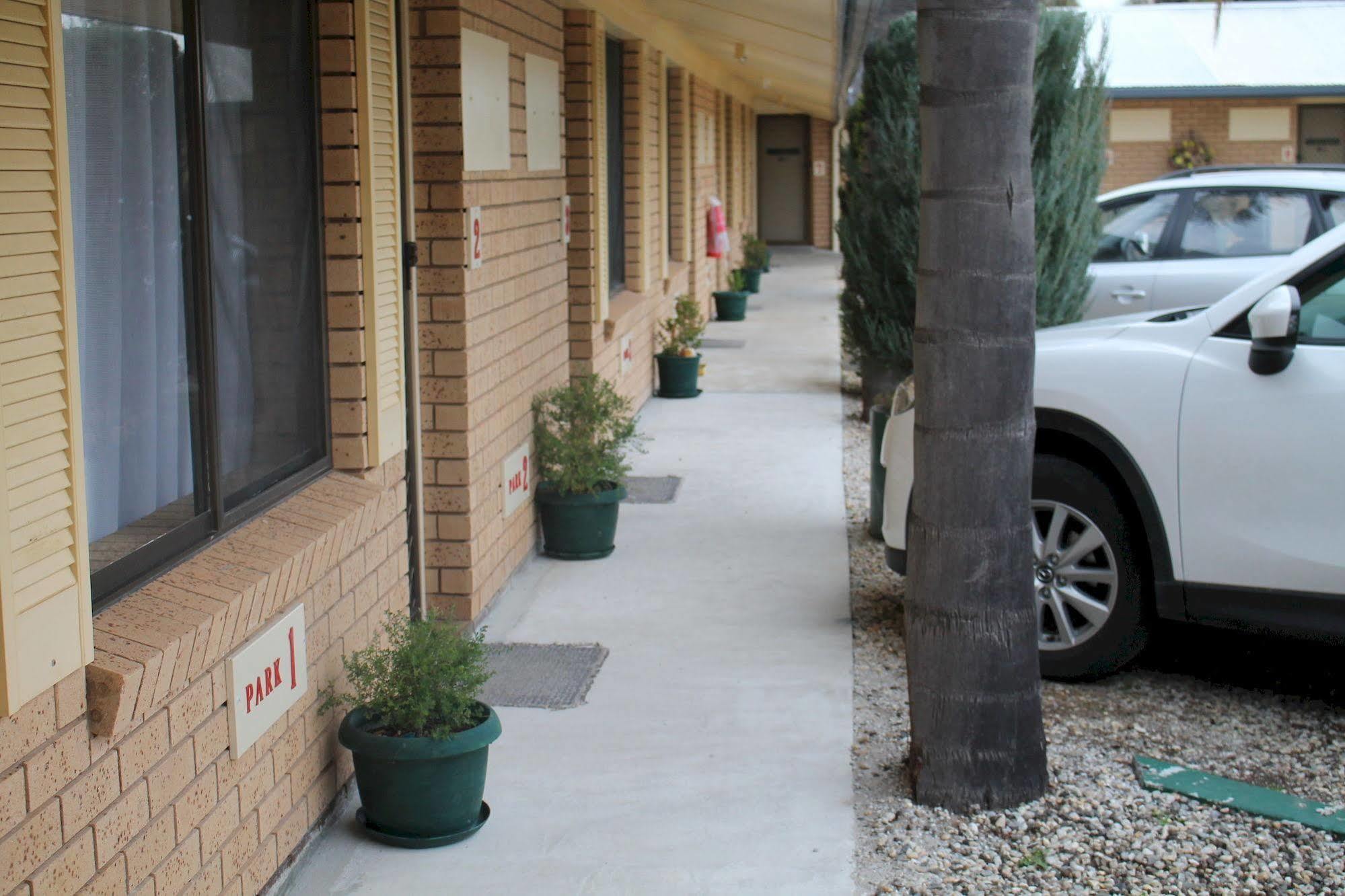 Lone Pine Motel Corowa Exterior photo